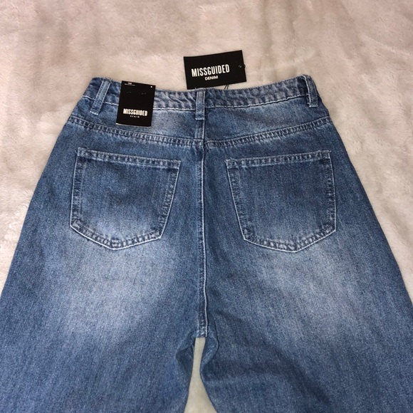 NEW MISSGUIDED Riot High Rise Mom jeans - Picture 4 of 7